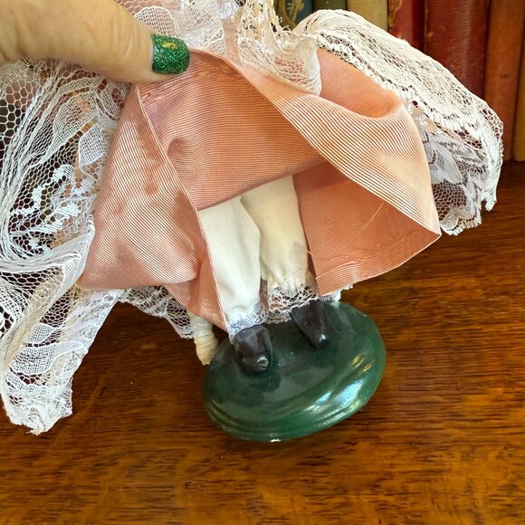 2000 Buyer's Choice Victorian Carolers - Picture 7 of 17